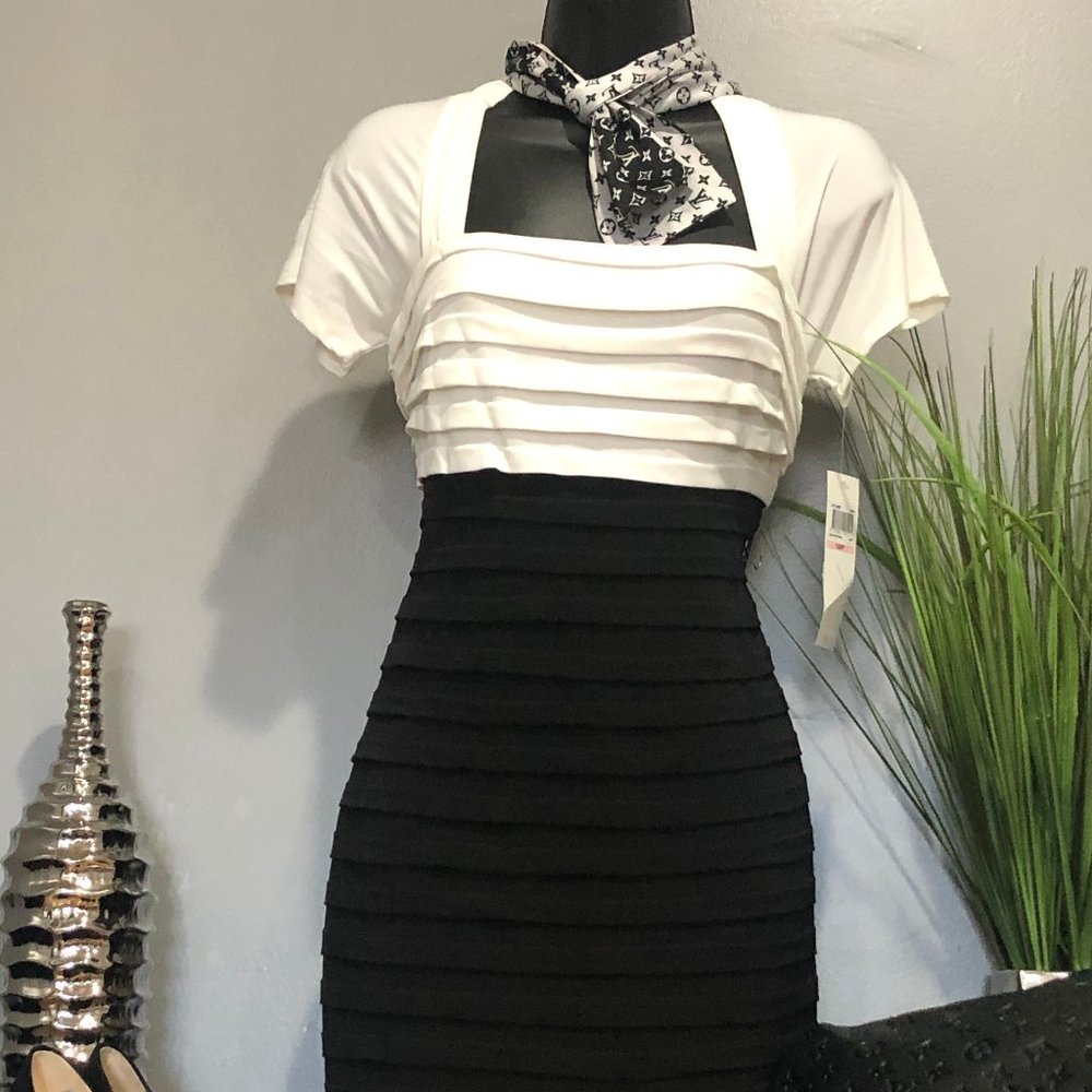 TWO -TONED  RUFFLE DRESS - Picture 2 of 13